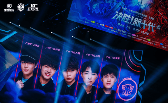 露出一些战 露出一些战